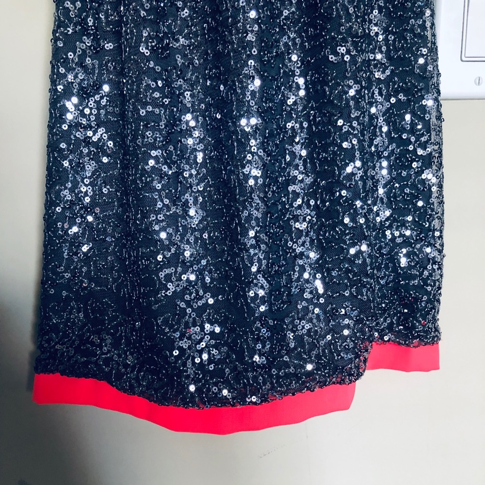 ✨NWT STUNNING GREY SEQUIN DRESS✨ - Picture 3 of 6